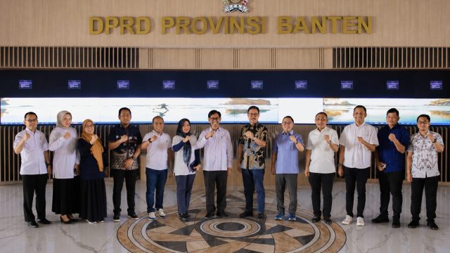 Rombongan DPRD Sulteng Belajar Inovasi Digital ke DPRD Banten