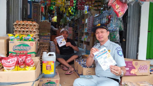 Jasa Raharja Sambangi Pasar Malingping, Sosialisasi SWDKLLJ dan Bagi-Bagi flyer Hadiah Emas untuk Wajib Pajak Taat