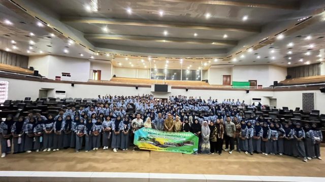 Ratusan Pelajar SMAN 14 Kota Tangerang Belajar Politik ke DPRD Banten