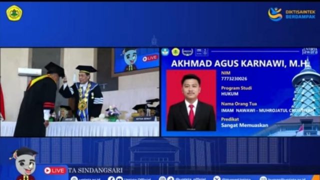 Tangis Guru Desa Pecah di Ruang Wisuda, Akhmad Agus Karnawi Raih Gelar Magister Hukum