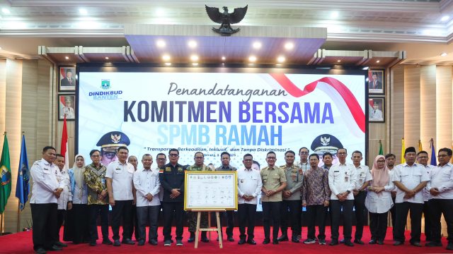 Gubernur Andra Soni Pimpin Penandatanganan Komitmen SPMB Ramah Tahun Ajaran 2026-2027
