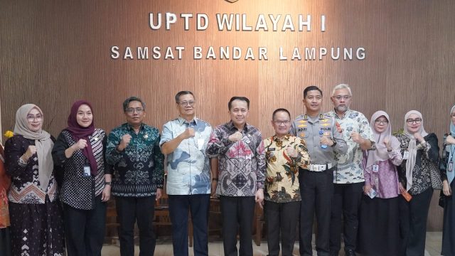 Tingkatkan Kualitas Pelayanan dan Pendapatan, Direktur Operasional Jasa Raharja Berikan Pembinaan di Lampung dan Tinjau Samsat Rajabasa