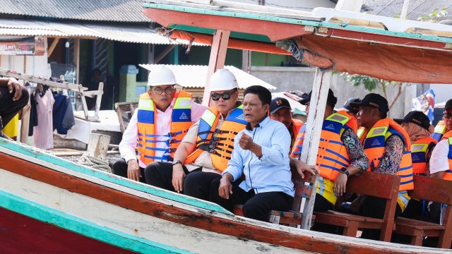 Respons Keluhan Warga, Gubernur Andra Soni Awasi Langsung Normalisasi Sungai Cibanten