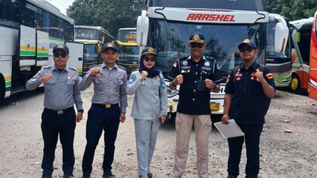 Jasa Raharja Kolaborasi dengan Ditjen Hubdat dan BPTD Kelas II Banten Gelar Rampcheck Angkutan Pariwisata di Pantai Pasir Putih Anyer