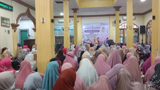 Mamah Dedeh Memotivasi Para Ibu Salimah untuk Membangun Keluarga Sakinah