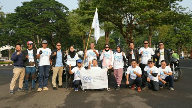 Bendera 500 Tahun Kabupaten Serang Dikibarkan di Puncak Gunung Prakasak Ciomas