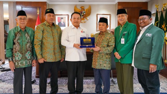 Ketum PB Mathla’ul Anwar Jazuli Juwaini Ucapkan Selamat kepada Jenderal TNI (Purn.) Dudung Abdurachman, Ketua Dewan Penasihat PB Mathla’ul Anwar, atas Pelantikan sebagai Menko Polkam